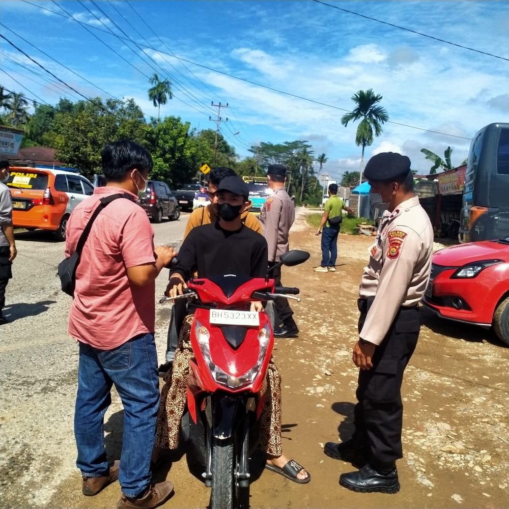 Bikin Pemotor Kaget, Polisi Gelar Razia Vaksin Covid-19 di Jalan Talang Pantai Bungo