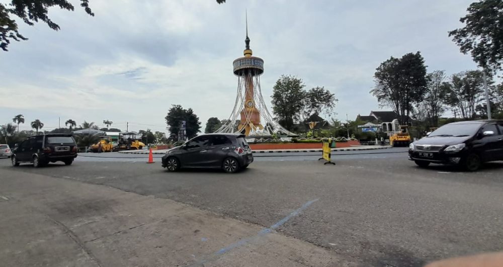 Jalan Sekitar Tugu Keris Mulai Diaspal, Segini Nilainya