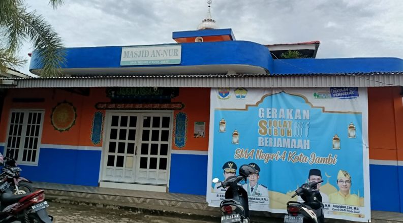 SMAN 4 Kota Jambi Terus Perkuat Program Keagamaan