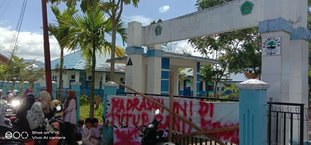 MIN 2 Kerinci Disegel Wali Murid, Tuntut Kepsek Diganti