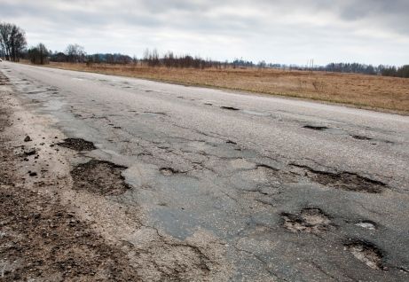 Musim Hujan Jadi Penyebab Jalan Rusak di Kecamatan Geragai Makin Parah