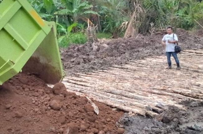 Jalan Rusak dari Blok D Hingga Simpang Tabuh Mendahara, Hanya Diperbaiki di Titik Terparah