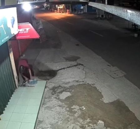 3 Bujang Buntu Terekam Kamera CCTV Mencuri Meteran PDAM di Telanaipura