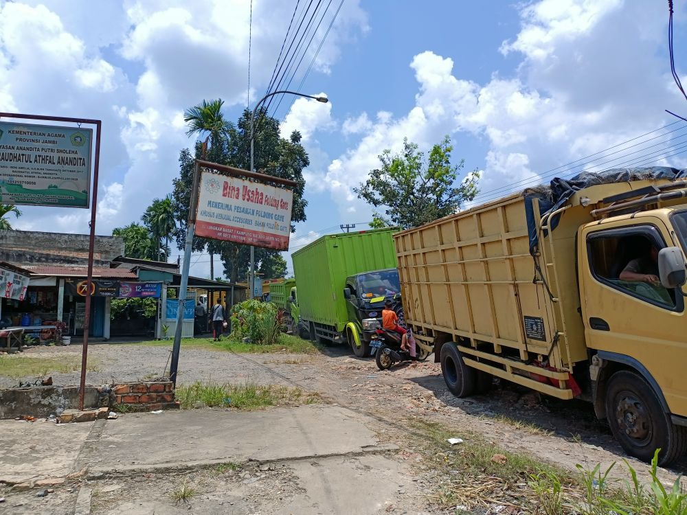 Duh, Jalan Lingkar Barat Macet Parah