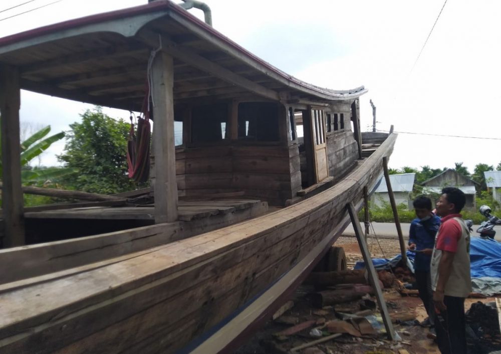 Iwan, Pemancing Asal Tanjab Timur yang Berhasil Buat Kapal Besar 