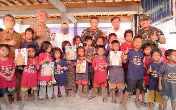 Ke Sungai Terap, Danrem 042/Gapu Kunjungi Suku Anak Dalam