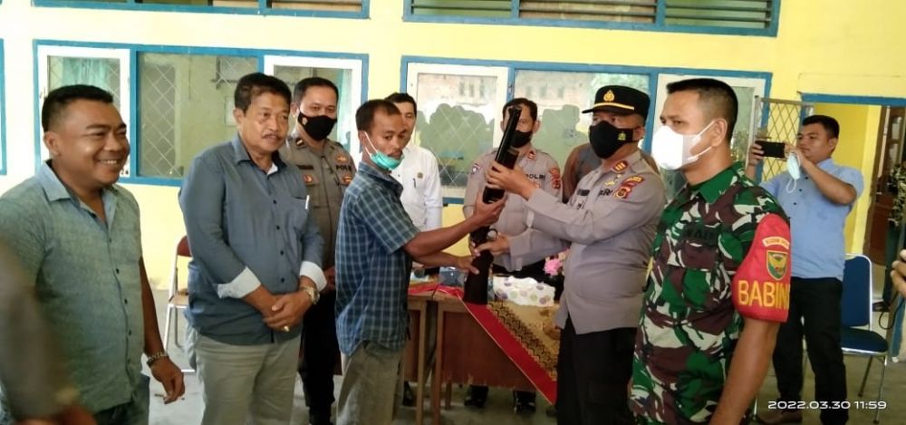  Sedang Memanjat Pohon Pinang, Marshanda Ditembak Warga SAD