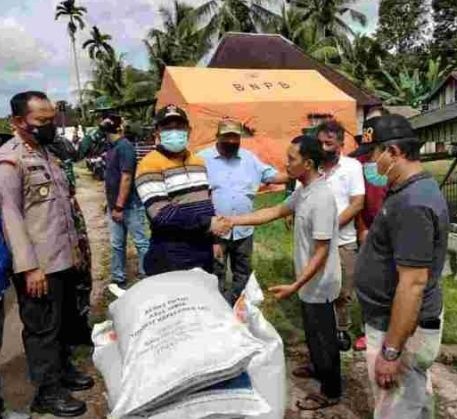 Bupati Bungo Tinjau Warga Terdampak Banjir sekaligus berikan bantuan beras