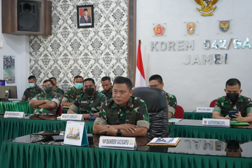 Vicon dengan Pangdam II/Sriwijaya Bahas Percepatan Vaksinasi, Danrem 042/Gapu: Siap Melaksanakan