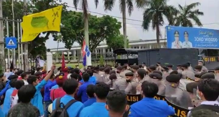 Demo Kedatangan Presiden ke Jambi Ricuh, 7 Orang Luka-luka 