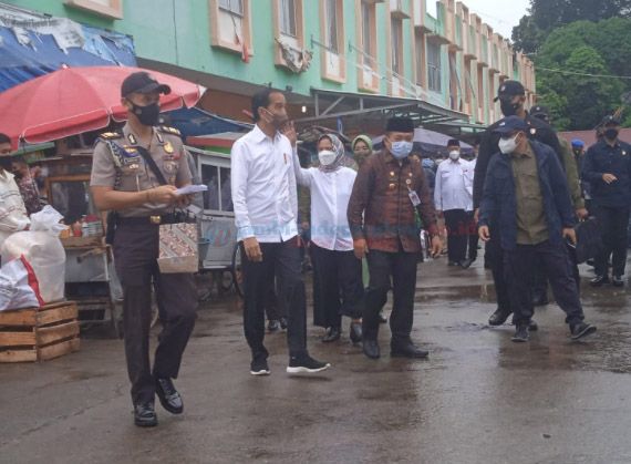 Dikawal Ketat, Presiden Jokowi Tiba di Pasar Angso Duo Jambi