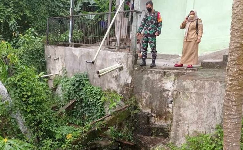 Akibat Curah Hujan Tinggi, Drainase di Payolebar Patah Sebabkan Ruko Bergeser