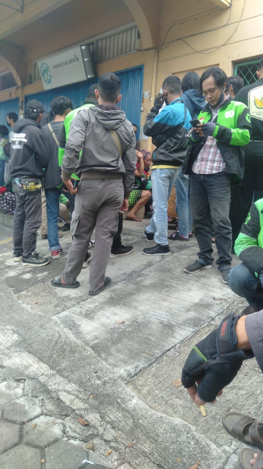 Modus Tipu Customer Mengaku Ojol, Seorang Pria di Kota Jambi Digelandang ke Kantor Polisi