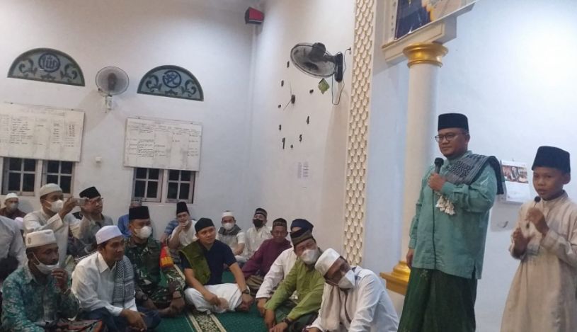 Safari Ramadan ke Masjid Asy Syarif, Wawako Maulana Salurkan Bantuan