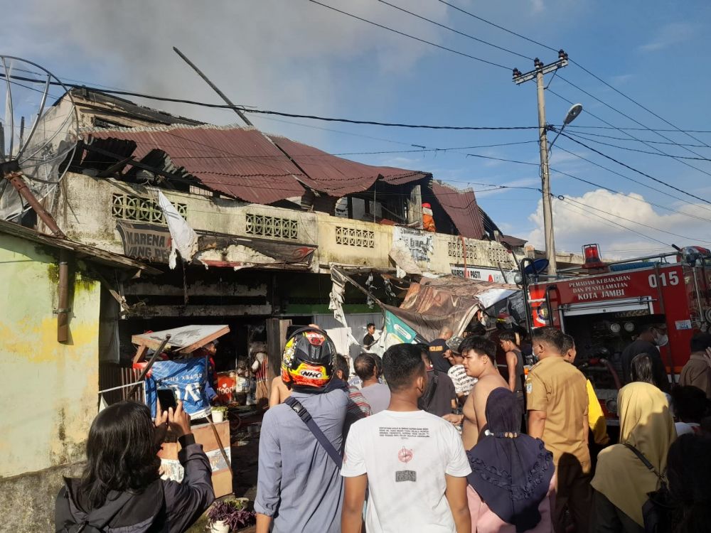 Kebakaran di Solok Sipin, Kios dan Rumah Warga Terbakar