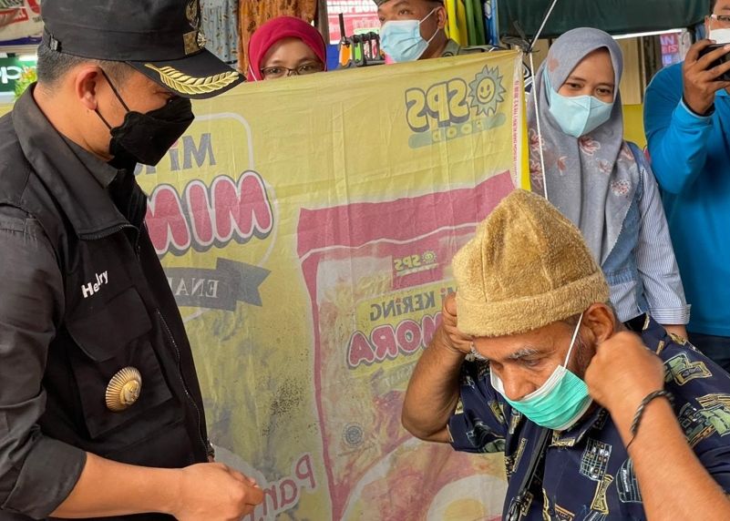 Masih Ada yang Tak Pakai Masker, Lurah Sungai Asam Tegur Pedagang dan Pembeli