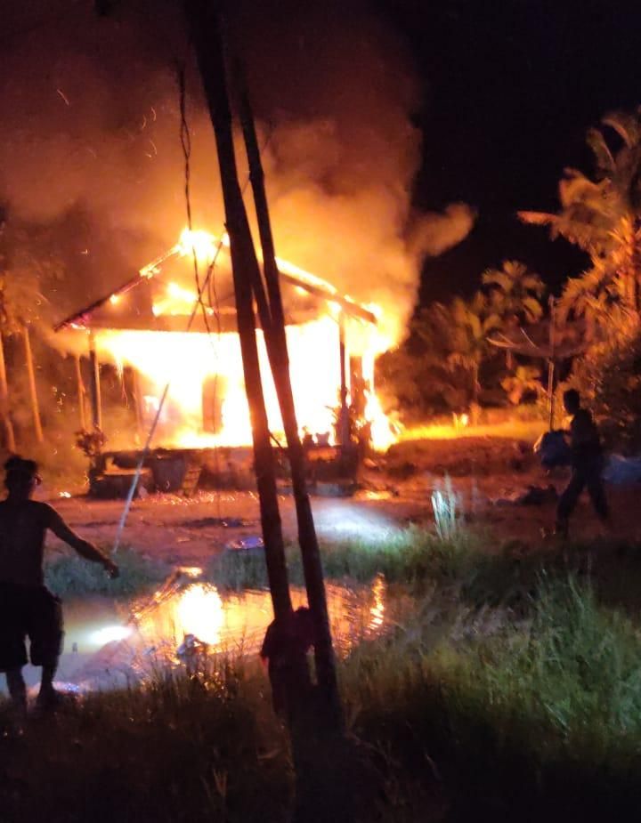 Ditinggal Tarawih, 1 Unit Rumah di Kecamatan Sadu, Tanjab Timur Hangus Terbakar