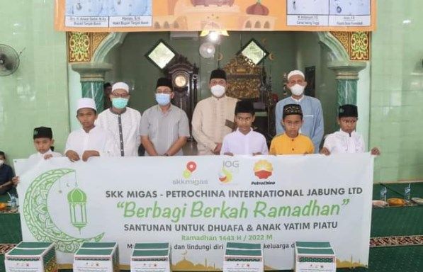 Pemkab Tanjab Barat Bersam SKK Migas Safari Ramadhan ke Desa Purwodadi dan Berikan Bantuan