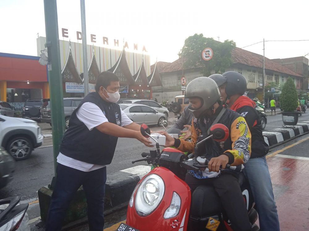 Tingkatkan Silaturahmi, IMI Provinsi Jambi Berbagi Takjil di Bulan Ramadan