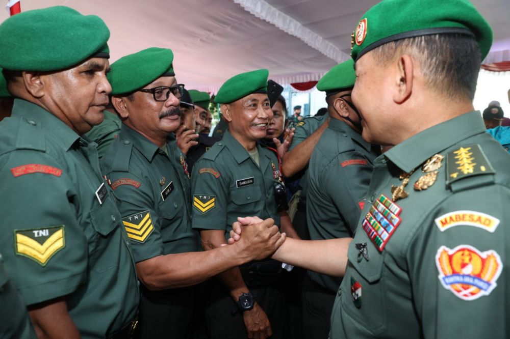 Jendral TNI Dudung Abdurachman Temu Kangen di Kompi A Yonif Raider 900/SBW