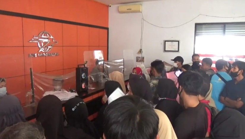 Warga Kota Jambi Rela Antre Hingga 7 Jam, Demi Dapat BLT Minyak Goreng