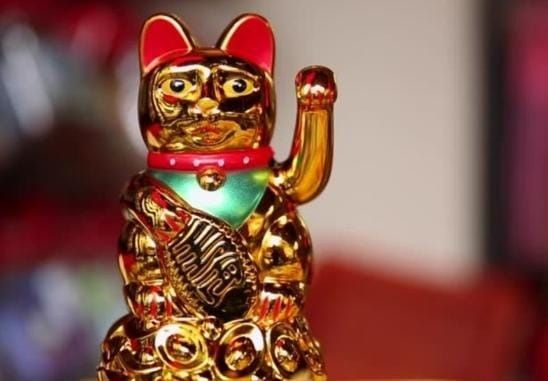 Mau Tahu Kenapa Pedagang Tionghoa Pajang Patung Maneki Neko di Toko? Ini Penjelasannya