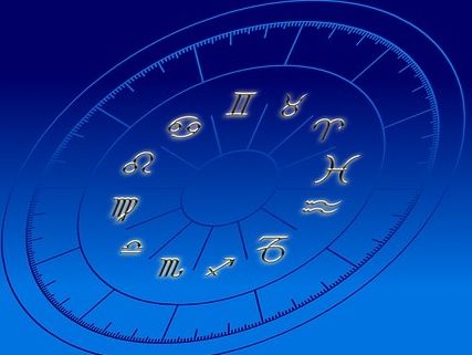 Cek Ramalan Zodiak Kamu Hari Minggu 17 April 2022: Taurus Mungkin Agak Sibuk