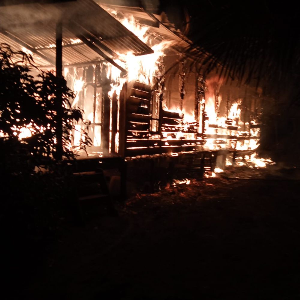 Ditinggal Tarawih, Rumah Warga di Desa Sungsang Senyerang Tanjab Barat Terbakar 