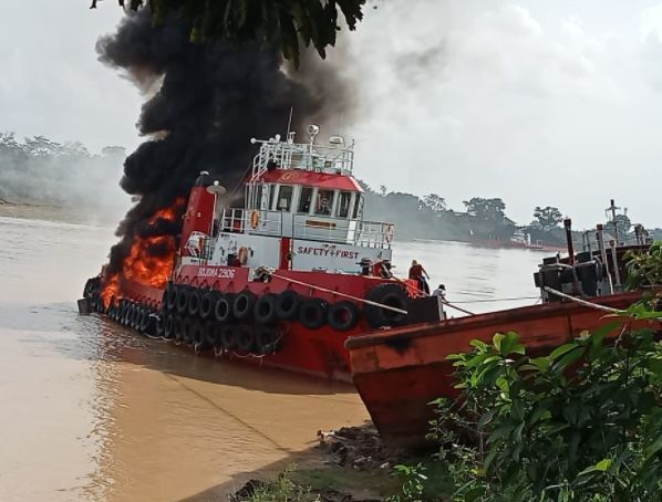 Kapal Bojoma 2906 Terbakar di Tamanrajo, 1 ABK Meninggal di Tempat