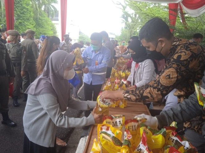 Pemprov Jambi dan PT WKS  Berikan Subsidi Minyak Goreng ke 2.500 Masyarakat, Begini Kata Wakil Guber