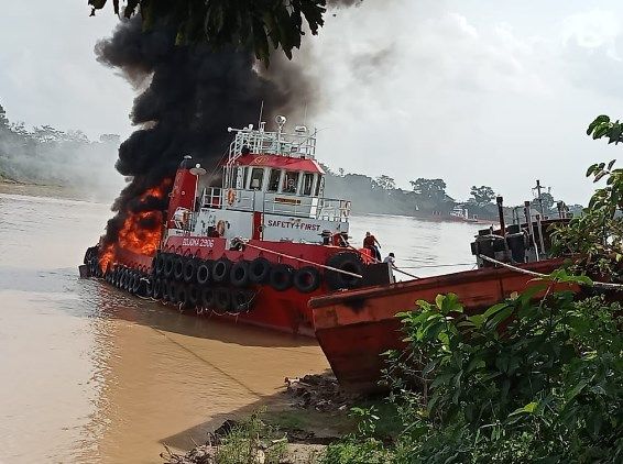 Kapal Bojoma 2906 Terbakar di Muarojambi, Kapten hingga Supir Truk Tangki Diperiksa Polisi