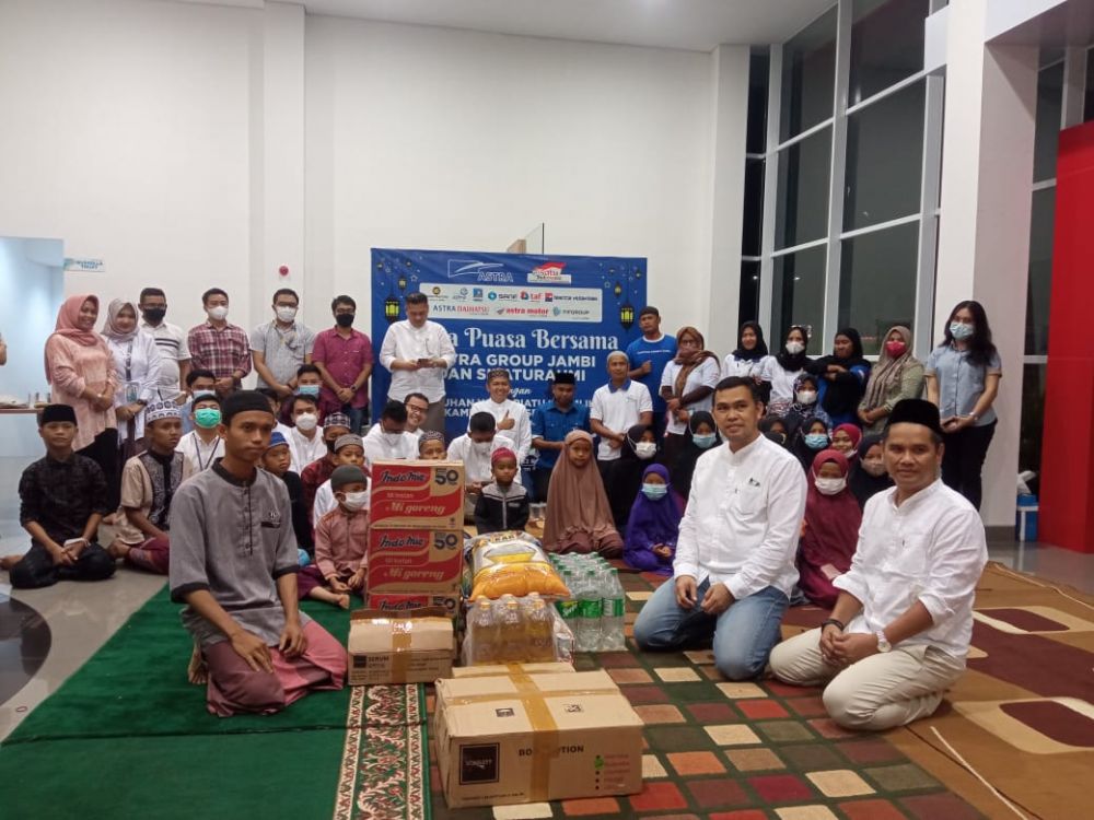 Astra Group Jambi Buka Puasa Bersama Panti Asuhan dan Kampung Berseri Astra