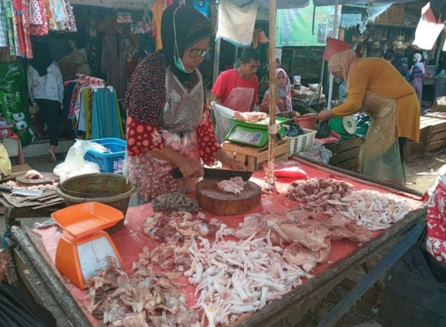 H-8 Lebaran, Harga Ayam dan Daging Sapi Merangkak Naik