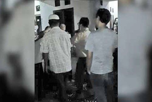 Saling Bela Diri, Pejabat BUMN Babel Digerebek Istri Kumpul Kebo dengan Wanita Lain