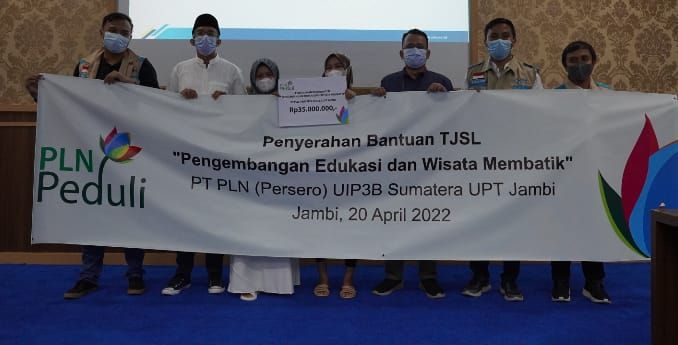 PT PLN Persero UPT Jambi Serahkan Bantuan TJSL 'Pengembangan Edukasi dan Wisata Membatik'