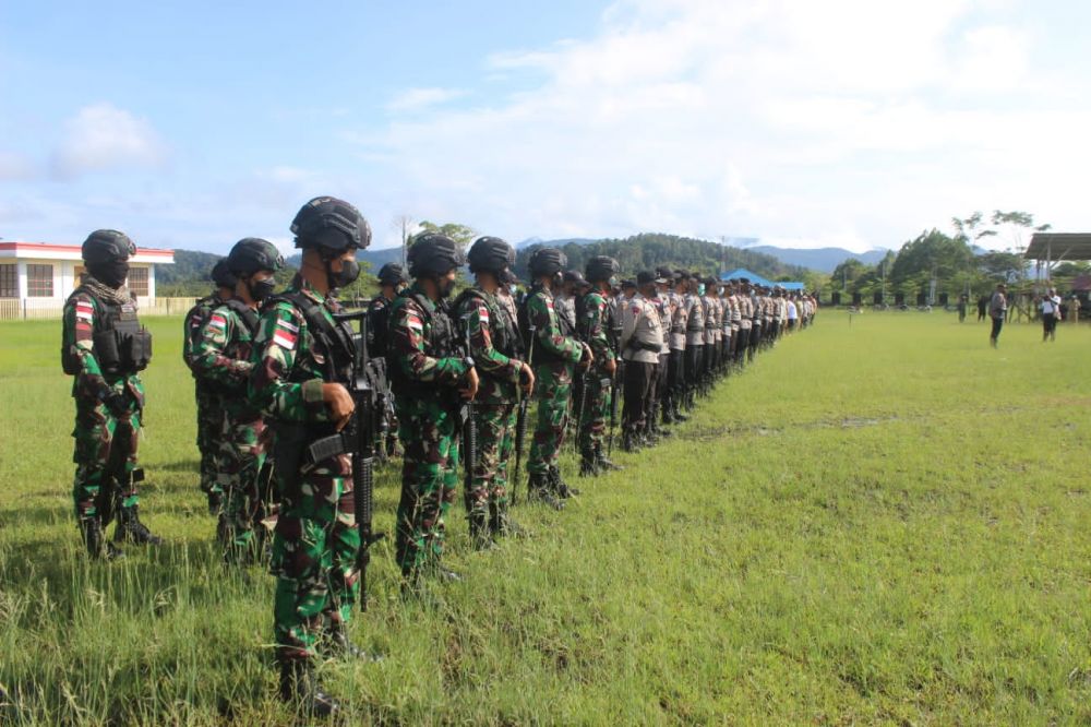 Satgas Yonif Raider 142/KJ Ikuti Apel Gabungan TNI/Polri dan ASN Jajaran Kabupaten Yalimo