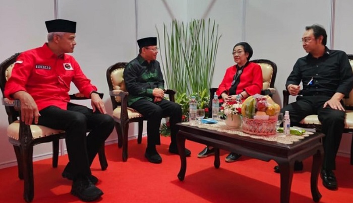 Pakai Baju Kebesaran PDIP, Ganjar Pranowo Hadiri Acara Puncak Peringatan Bulan Bung Karno