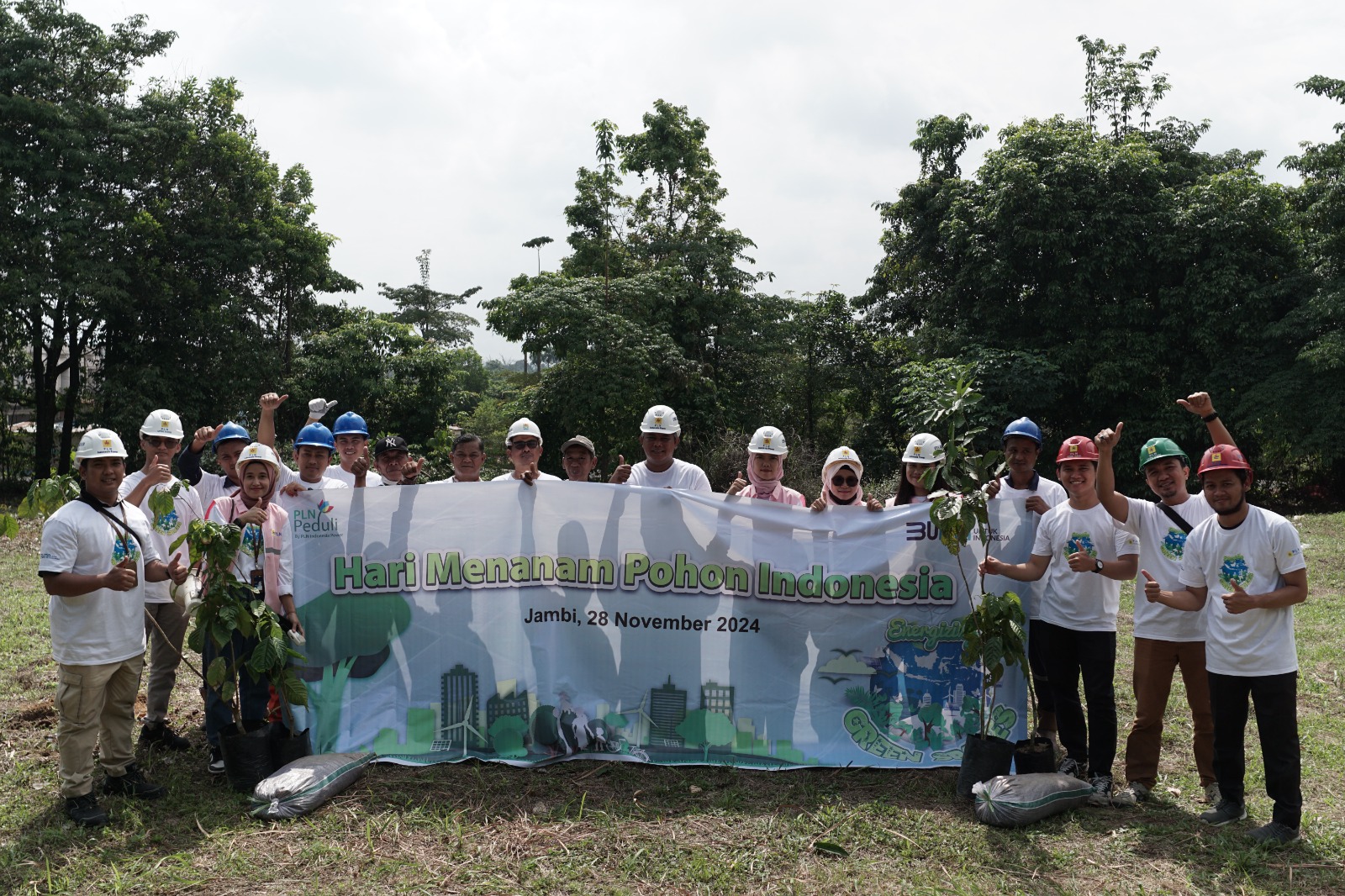 Dukung SDGs, PLN IP UBP Jambi Peringati Hari Penanaman Pohon Sedunia PLN dan Tanam Puluhan Pohon Produktif