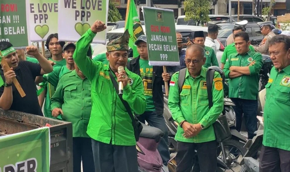 Heboh! Kader PPP Riau Demo Tuntut Pemecatan Romahurmuziy