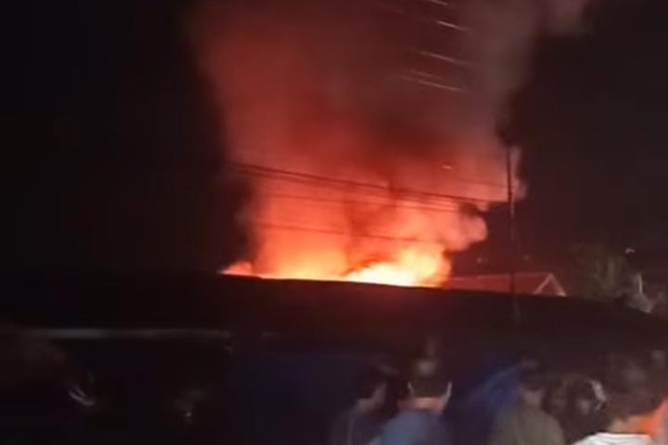 Kebakaran di Pasar Atas Muara Bungo, Belasan Kios Habis Terbakar