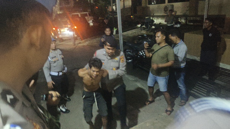 BREAKING NEWS! Warga SAD yang Diamankan Polres Merangin Tiba di Polda Jambi Pukul 23.00 WIB