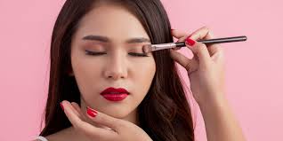Gak Asal Poles, Ini Tips Memilih Base Make Up yang Cocok Untuk Kulit Wajah Anda