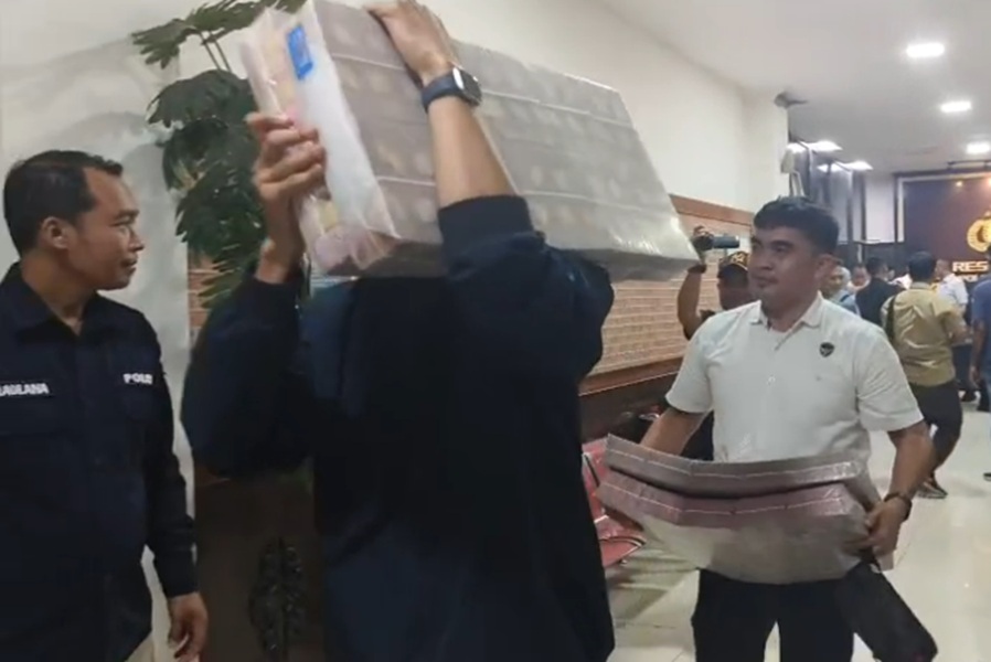 Selain 4 Tersangka, Polda Jambi Juga Limpahkan Barang Bukti Berupa Uang Milaran dan Tanah