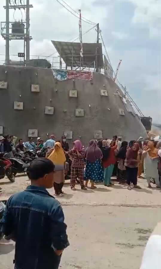 Dinilai Lakukan Pencemaran Sungai, Warga Pulau Pandan Demo PLTA di Muara Danau Kerinci 