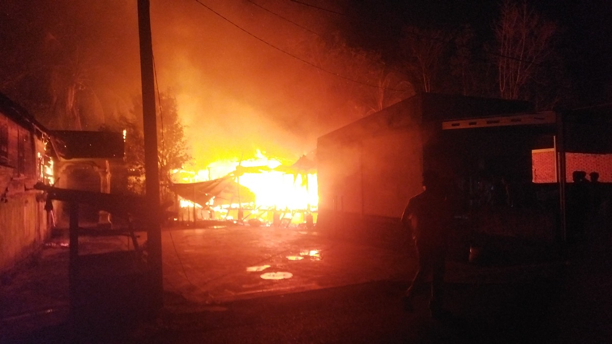 Kebakaran Hanguskan 2 Rumah di Kabupaten Bungo, Diduga Akibat Konsleting Listrik