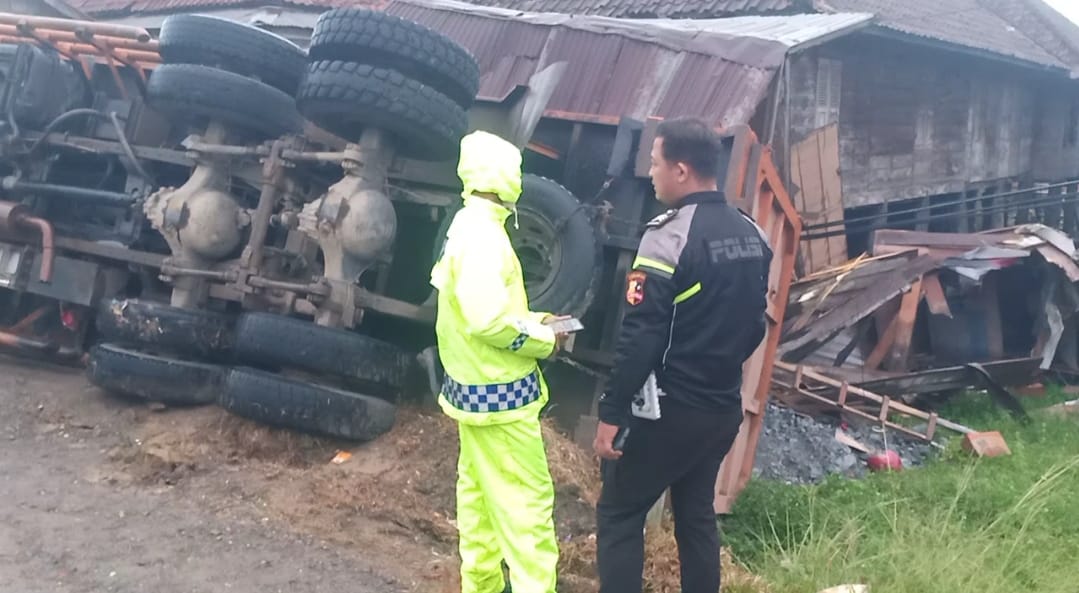 Laka Maut! Ojol Asal Rengas Bandung Tewas Ditabrak Fuso di Senaung