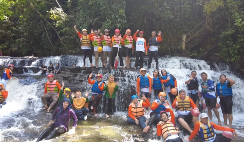 Tingkatkan Rasa Solidaritas Kemenkumham Jambi Mengadakan Rafting Fun Dikawasan Geopark Merangin