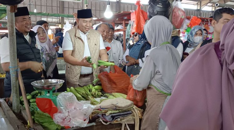 H Abdul Rahman Blusukan ke Pasar Tradisional Angso Duo