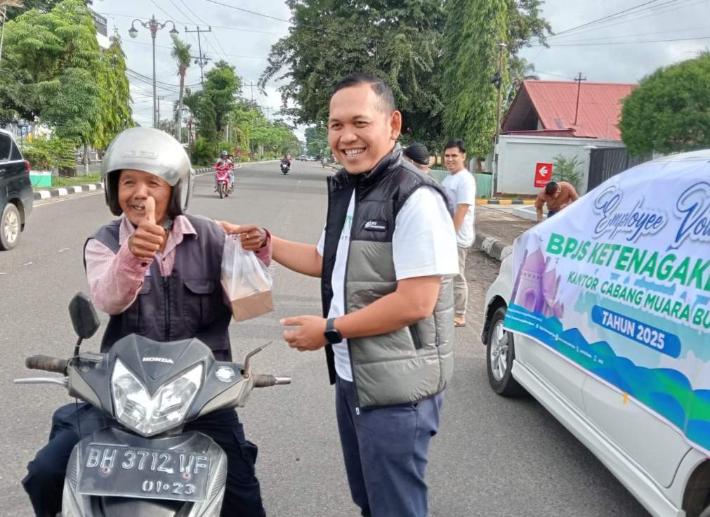 Employee Volunteering, BPJS Ketenagakerjaan Muara Bungo Bagikan Takjil Buka Puasa