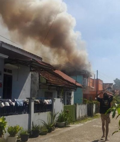 1 Unit Rumah Permanen di Paalmerah Nyaris Hangus Terbakar, Api Berhasil Dipadamkan Sebelum Membesar